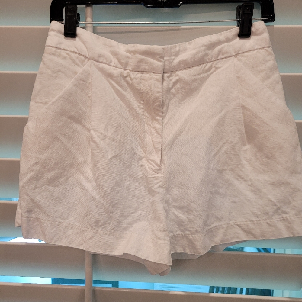 Wilfred High Waist White Shorts Chic Summer Essential